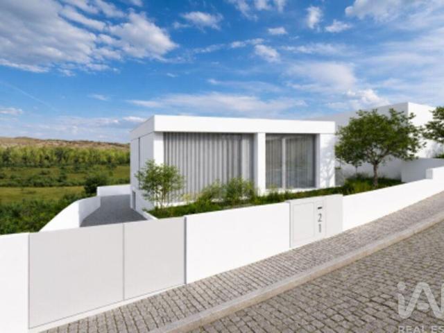 Casa / Villa T3 em Freixo de Cima e de Baixo de 221,00 m² 221m² Vila Cova da Lixa e Borba de Godim