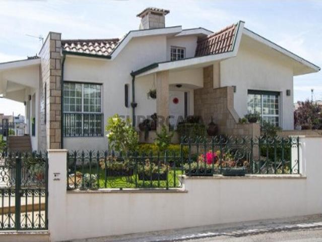 Casa / Villa T3 em Ribeirão de 210,00 m²