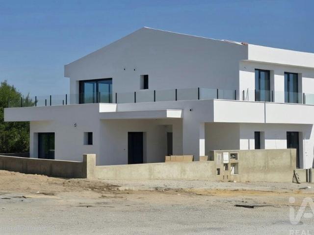 Casa / Villa T3 em Sesimbra Castelo de 202,00 m² 202m² Charneca De Caparica