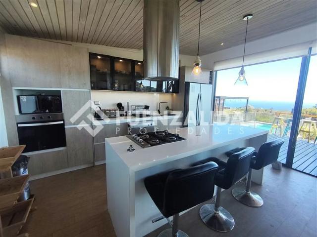 Casa vista despejada de 4d 3b. Los Molles. Rocas del Mar. 4 dormitorios por 11500.00 en La Ligua
