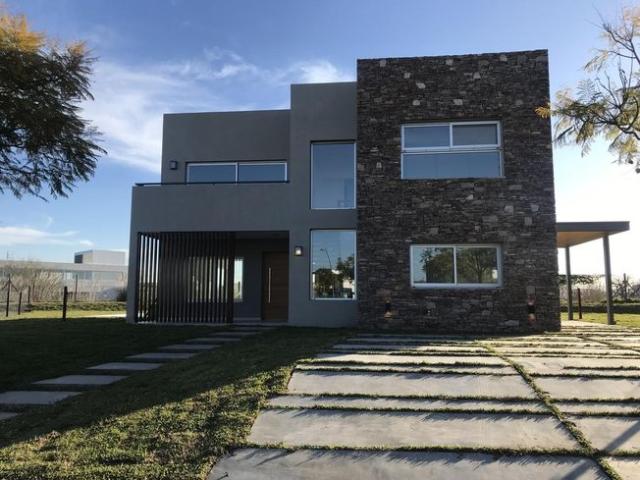 Casa Vistas Excelente casa en venta en Puertos Lote interno