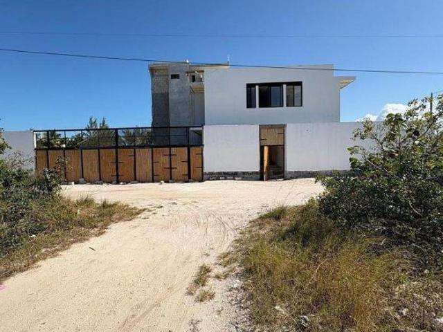 Casa WAALUZ en Venta en Chicxulub Puerto, Yucatán EB WT3145