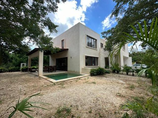 Casa XTAKAY en el Country Club Merida