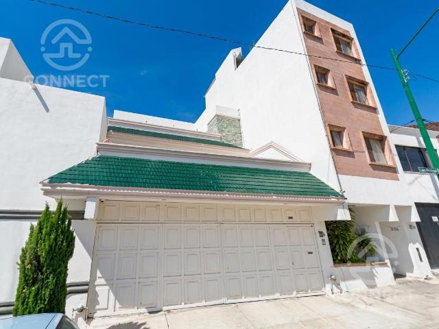 Casa y Edificio de Departamentos en Venta en Cumbres de Arbide, Le?n Gto