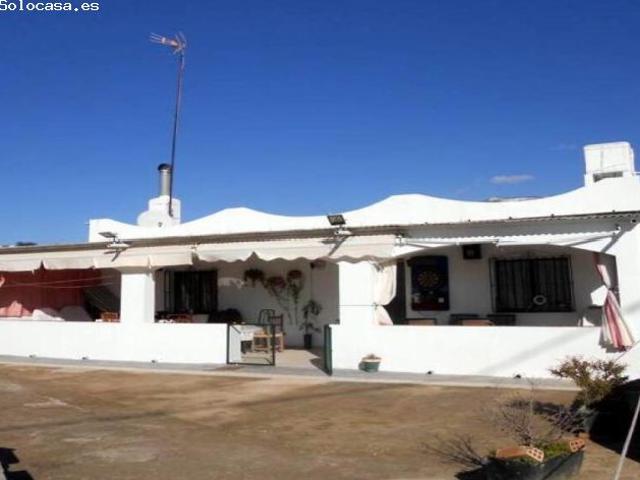CASA Y FINCA EN UN ENTORNO PARADISIACO