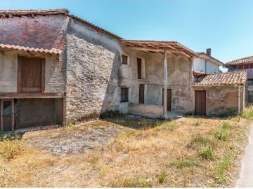Casa y horreo en Santullano, Las Regueras