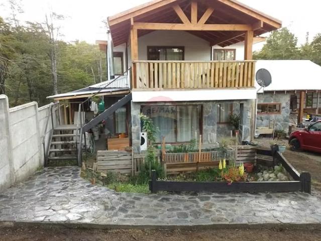 ¡Casa y local comercial camino al volcán, pucón | 4 dormitorios por 6610.00 en Pucón