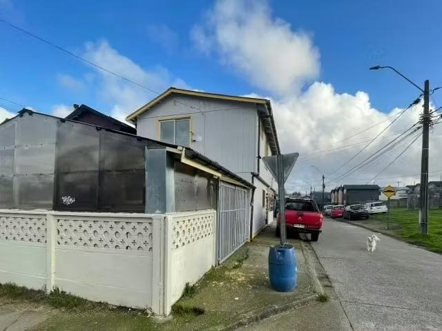 Casa y local comercial en los conquistadores valdivia | 3 dormitorios por 140000. 00 en Valdivia
