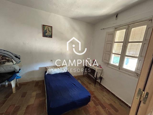Casa y nave en Clarines Beas