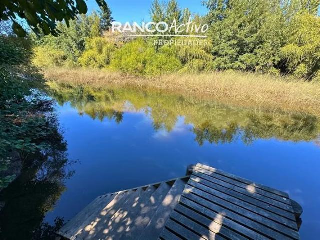 Casa y Parcela 6100m2 con Orilla de Río a 20 Min de Valdivia | 6 dormitorios por 205000. 00 en Valdivia