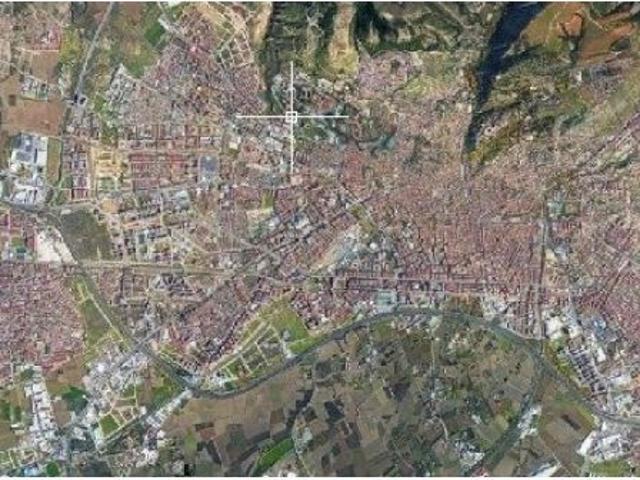 CASA Y PARCELA PARA USOS MULTIPLES. ZONA SERRALLO