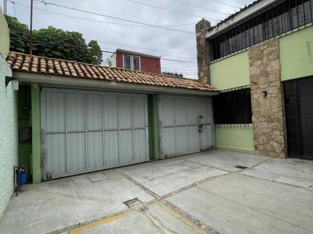 Casa y Propiedad Comercial en Venta