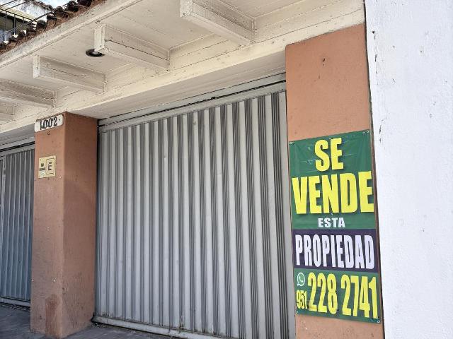 Casa y Propiedad Comercial en Venta