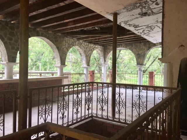 CASA Y TERRENO COLA DE CABALLO