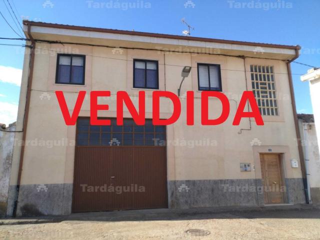 CASA Y TERRENO EN DOÑINOS