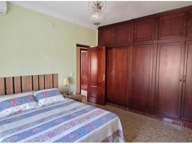 Casa zona El Punto con 4 garajes almacenes