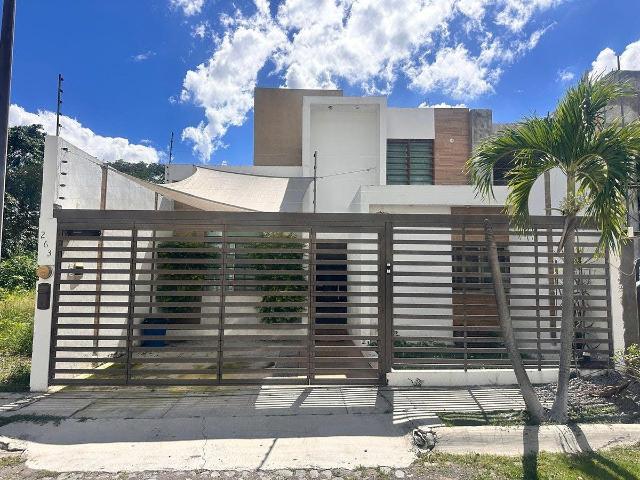 CASA ZONA NORTE BIEN UBICADA CON 4 aires acondicionados