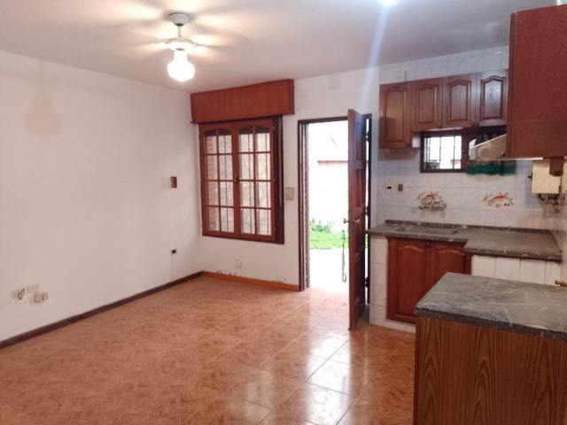 Casa Zona Residencial, 2 Dormitorios, En Pasaje Privado, Sin Expensas. Cel 2644609020