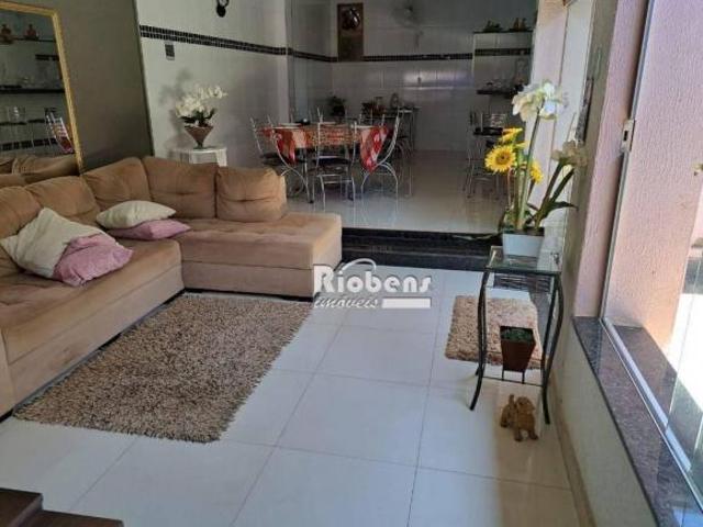 CASA 04 DORIMTÓRIOS COM PEQ SALÃO PARA RENDA