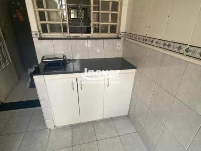 Casa 04 quartos sendo 1 suíte com 9 vagas de garagem Cobertas e 2 descobertas