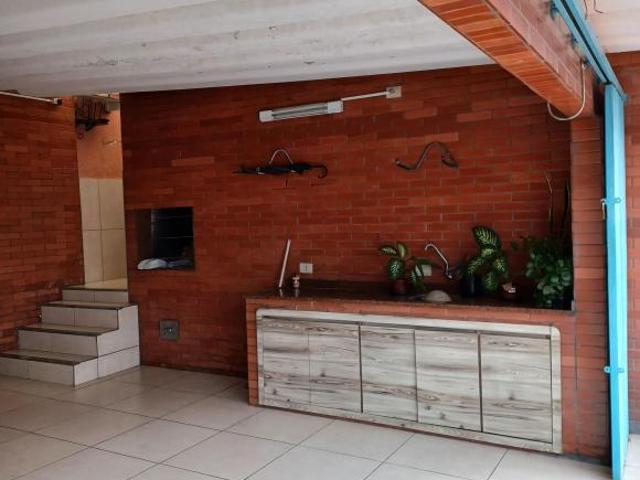 Casa 04 quartos Suíte Terreno 808m² Capão Raso Curitiba Pr