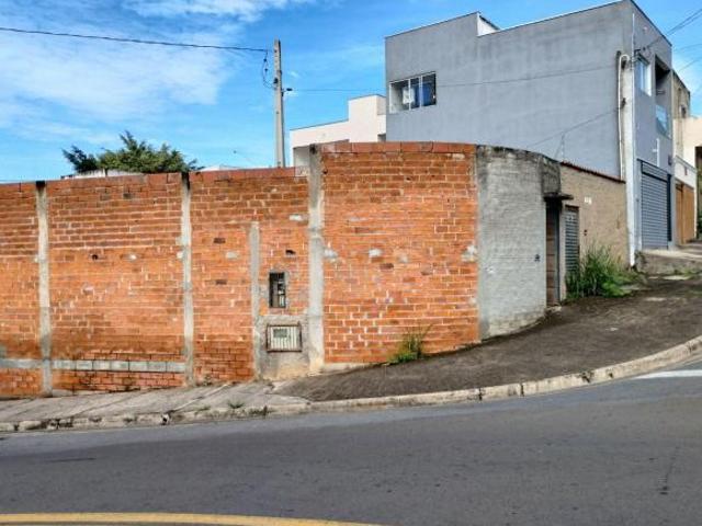 CASA 01 DORMITÓRIO, COM TERRENO GRANDE, VENDE PARQUE M