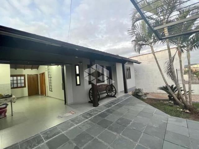 Casa 03 dormitórios no Santo Antônio