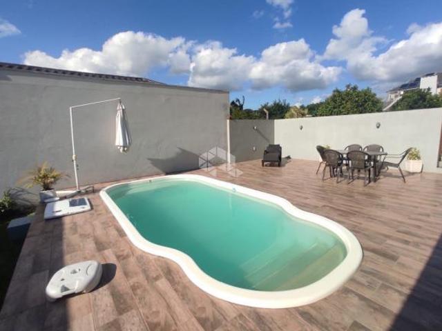 CASA 03 DORMITÓRIOS E PISCINA!