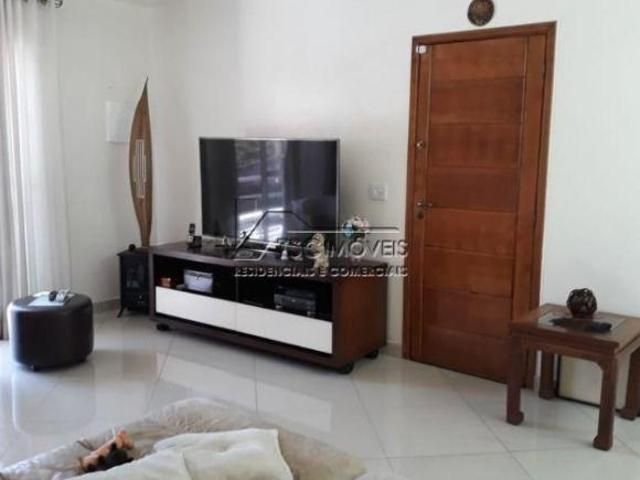 Casa 03 dormitorios sendo 01 suite 03 vagas 182m² na Granja Viana