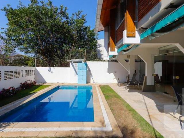 Casa 03 dormitórios, 06 vagas com piscina em Sumaré