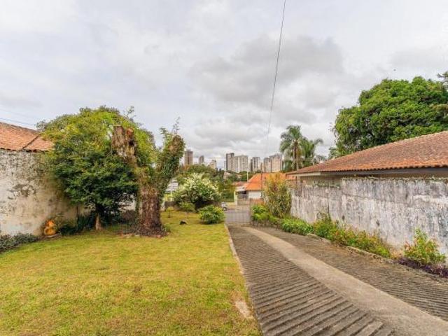 Casa 03 Quartos, 03 Vagas, Amplo terreno, Mercês, Curitiba