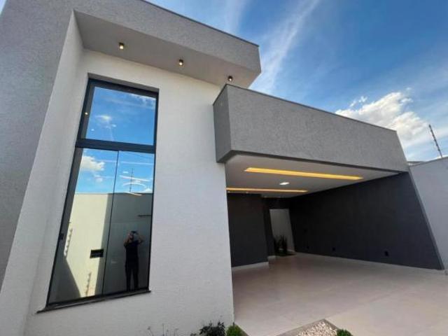 Casa 03 Quartos, sendo uma Suíte localizada no bairro Jardim itália Região Les