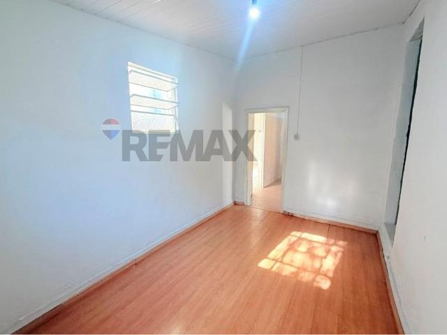Casa 03 quartos para alugar na rua São Mateus, bairro São Mateus em Juiz de Fora MG