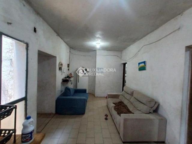 Casa 150m² no Passo da Areia com 4 dormitórios e 4 vagas