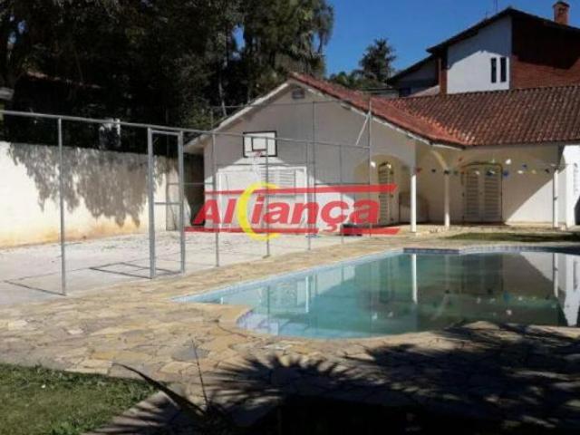Casa 1600 m² de terreno com piscina e quadra no Alpes da Cantareira