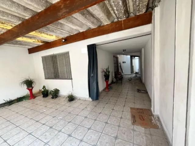 Casa para aluguel em Vila Eldízia, Santo André – 2 quartos, quintal e 2 vagas