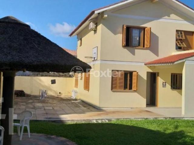 Casa, 10 dormitórios, 256 m², em Centro