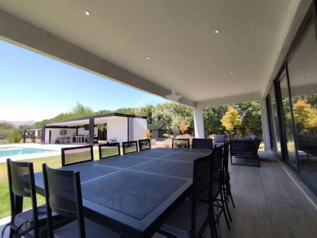 Casa 1 Piso Los Nogales | Piscina, Jacuzzi y 5 Dormitorios | 6 dormitorios por 24500.00 en Colina