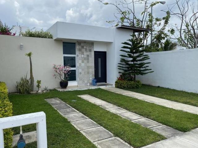 Casa 1 planta con hermoso jardín en VENTA