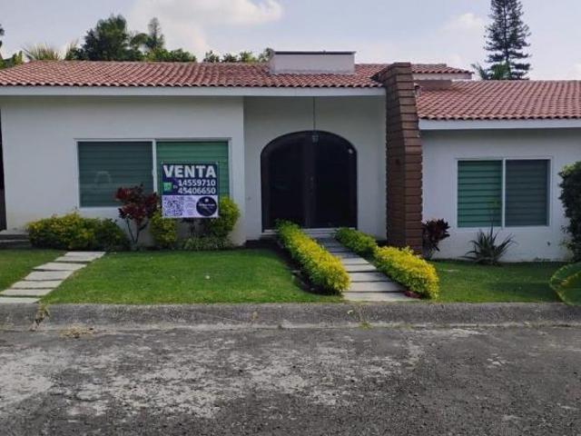 Casa 1 Planta en Cluster con Cancha de Tenis y Alberca Grande | Lomas de Cocoyoc