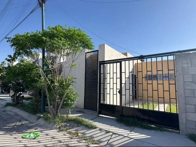 Casa 1 planta 3 privados en Gomez Palacio Sector San Alberto