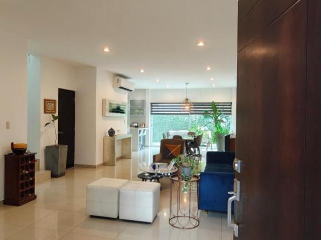 Casa 250m2 3 recamaras estudio sala tv