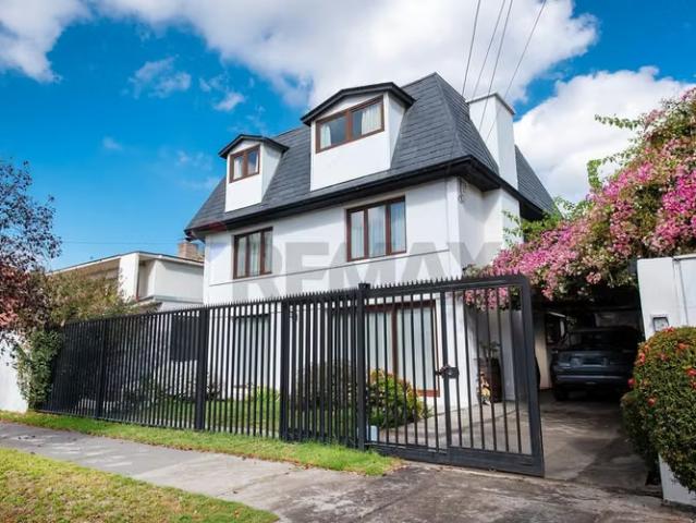 Casa 200 mts2 util y 400 mts2 terreno amapolas | 5 dormitorios por 19900.00 en Providencia