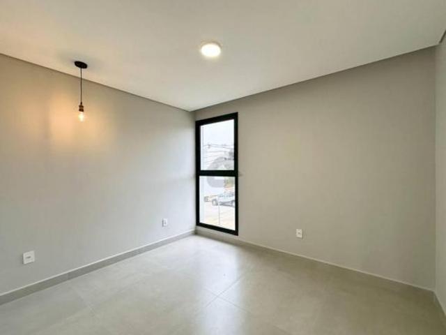 Casa 213m², 3 Suítes, sendo 1 Master e Piscina