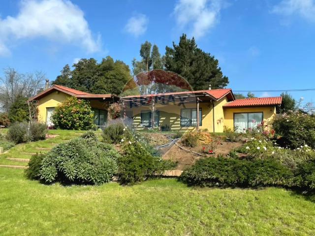 Casa 220mt en 5.000mt a minutos de santo domingo | 5 dormitorios por 11990.00 en Santo Domingo