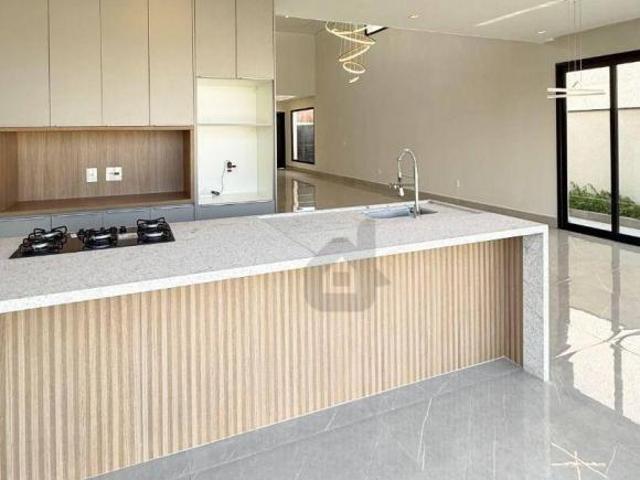 Casa 237m², 4 Suítes, Piscina