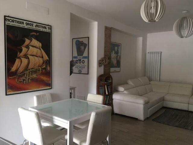 Casa 2 camere da letto, Pomezia Pomezia 00071 ES103657455