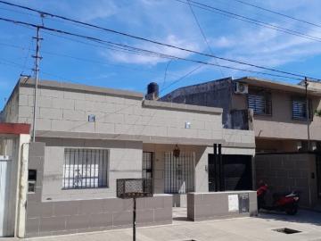 casa 2 dorm y cochera Eva Peron 69