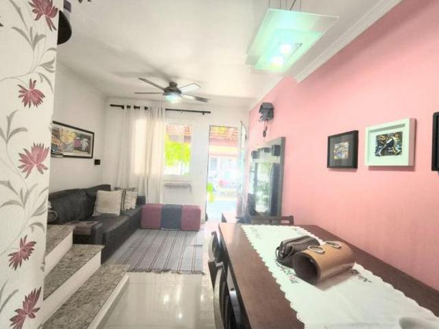 Casa 2 dorm. Condomínio Fechado