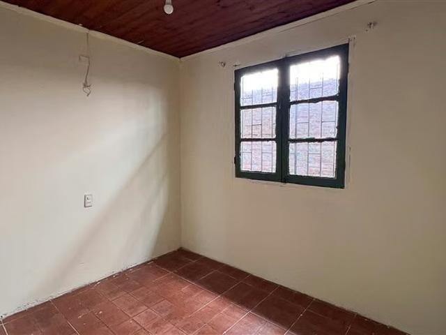 Casa 2 dorm. Estar, ampliable, áreas verdes / E. Central | 2 Dormitorios por 85000. 00 en Estación Central